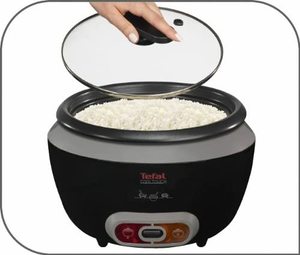 Tefal RK1568UK Rice Cooker in use.
